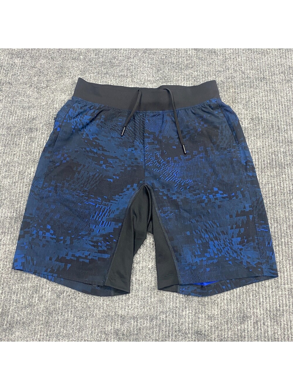 Lululemon T.H.E. Linerless Shorts Mens M Black Blue Abstract AOP Pockets LM7Y05S